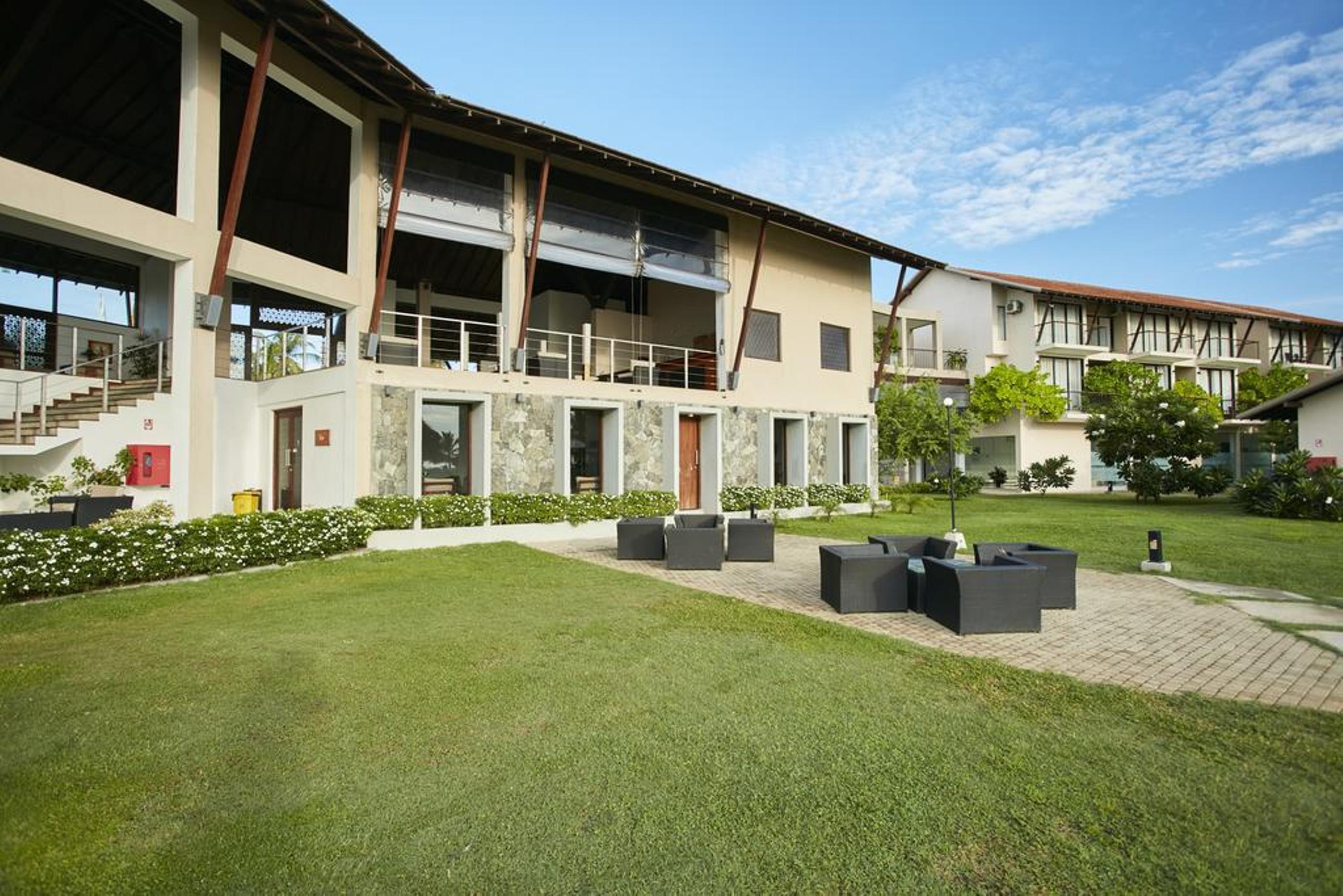 The Calm Resort & Spa Passikudah Exterior photo