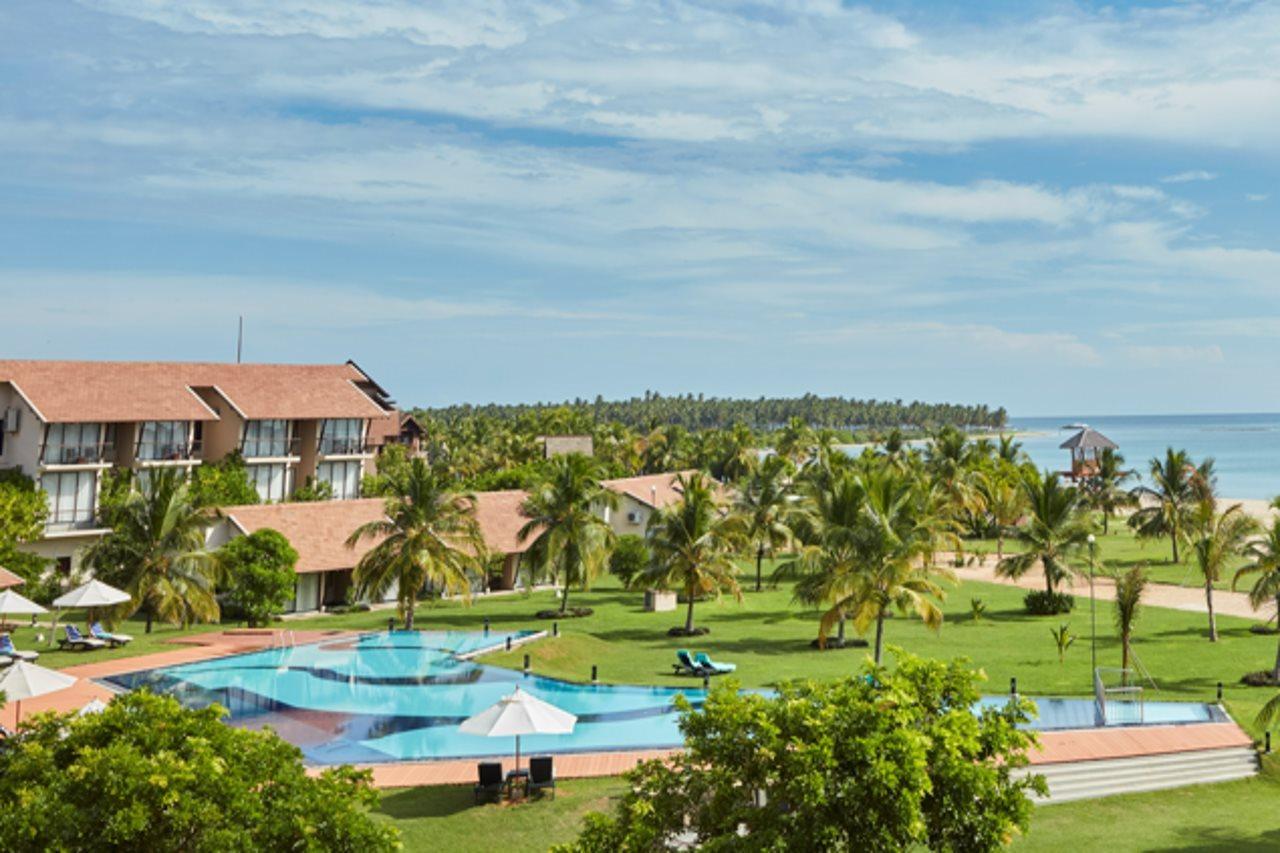 The Calm Resort & Spa Passikudah Exterior photo