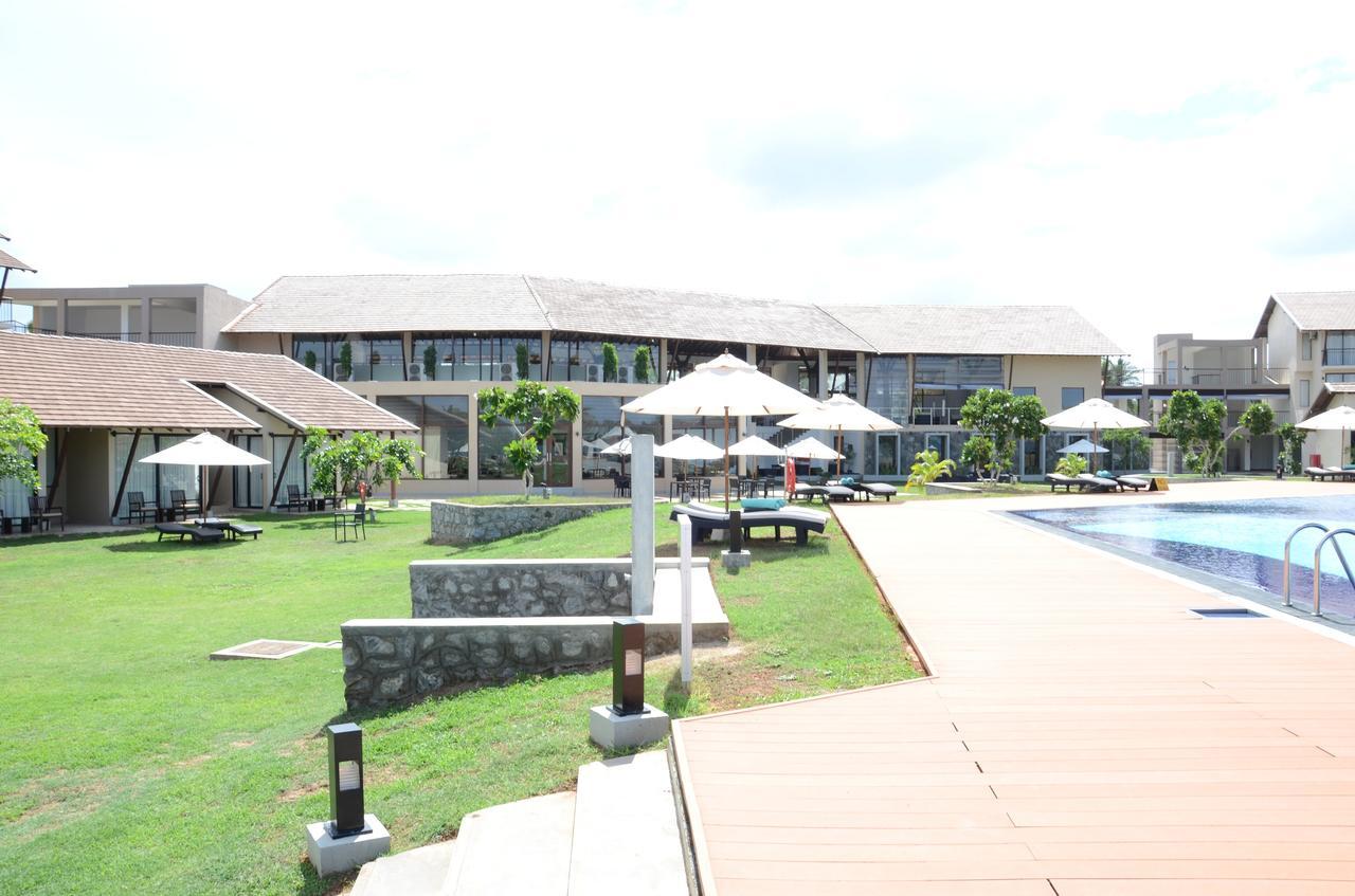 The Calm Resort & Spa Passikudah Exterior photo