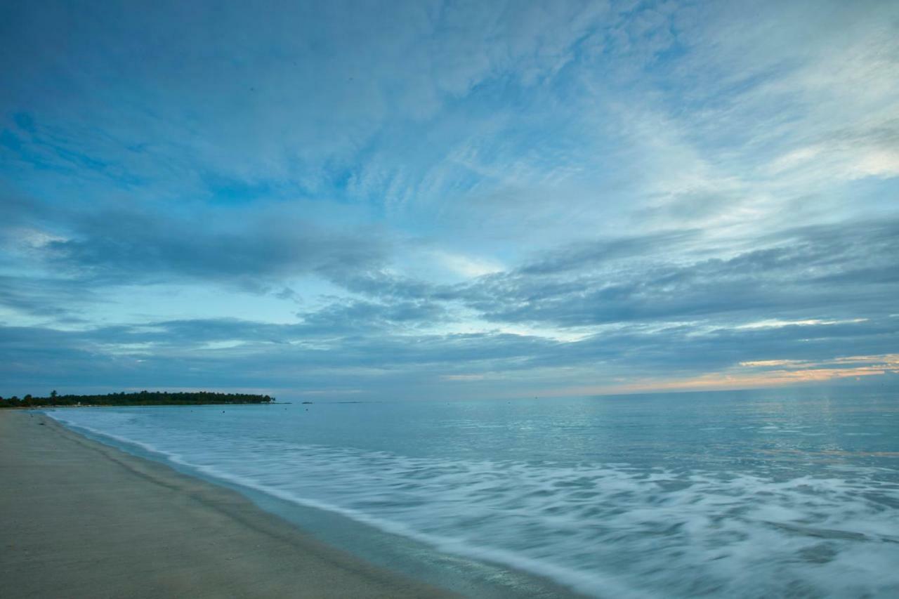 The Calm Resort & Spa Passikudah Exterior photo